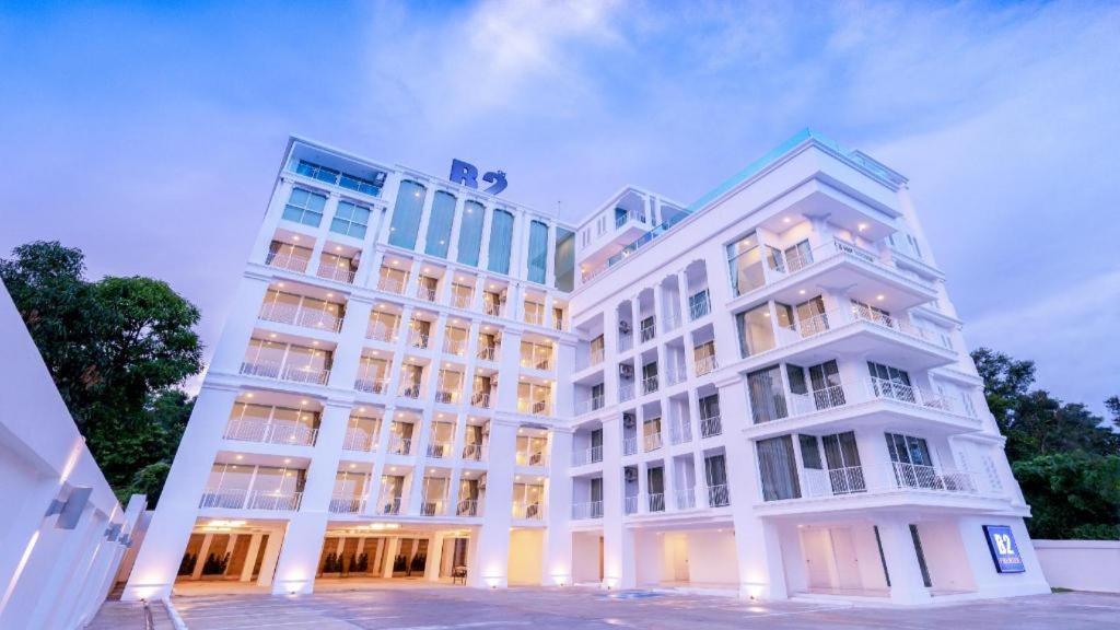 B2 Phuket Premier Hotel Patong Esterno foto